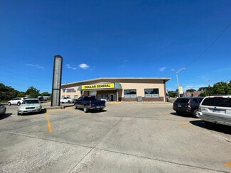 Plus de détails pour 212 E Calhoun St, Macomb, IL - Commerce de détail à louer