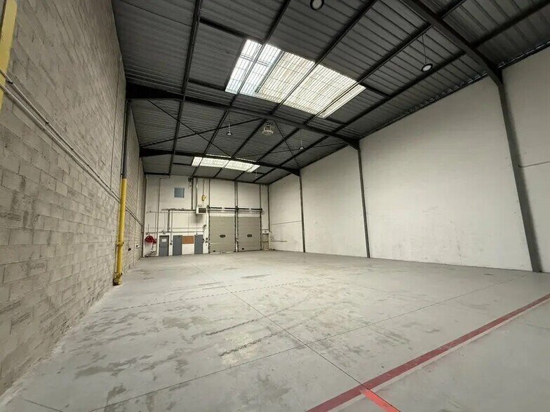 Office in Saint-Ouen-sur-Seine for lease - Interior Photo - Image 2 of 8