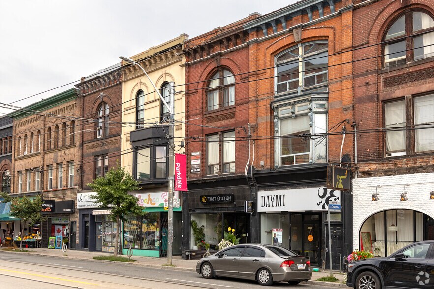 1378 Queen St. W, Toronto, ON à vendre - Photo du bâtiment - Image 2 de 2
