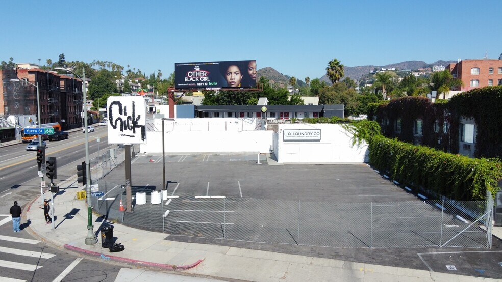 1820 N Cahuenga Blvd, Los Angeles, CA à louer - Photo du bâtiment - Image 3 de 3