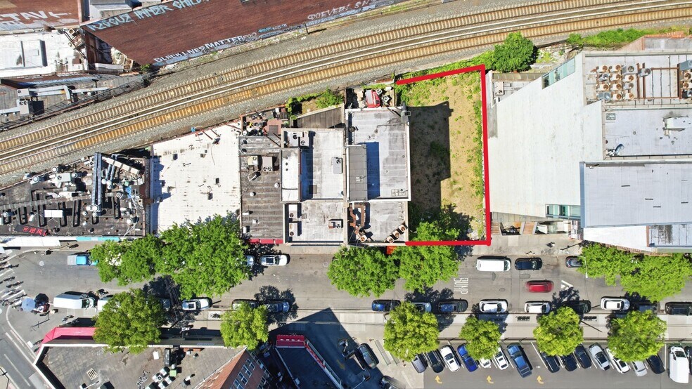 136-25 41st Ave, Flushing, NY à vendre - Photo du bâtiment - Image 3 de 18