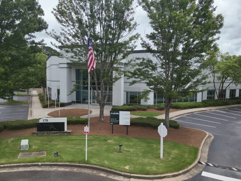 175 Chastain Meadows Ct, Kennesaw, GA à louer - Photo du bâtiment - Image 2 de 5