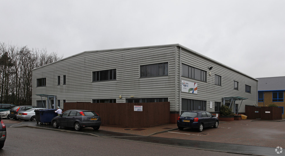 7 Hillside Rd, Bury St Edmunds for lease - Primary Photo - Image 1 of 3