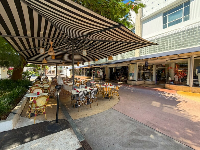 901-927 Lincoln Rd, Miami Beach, FL for lease - Building Photo - Image 2 of 12