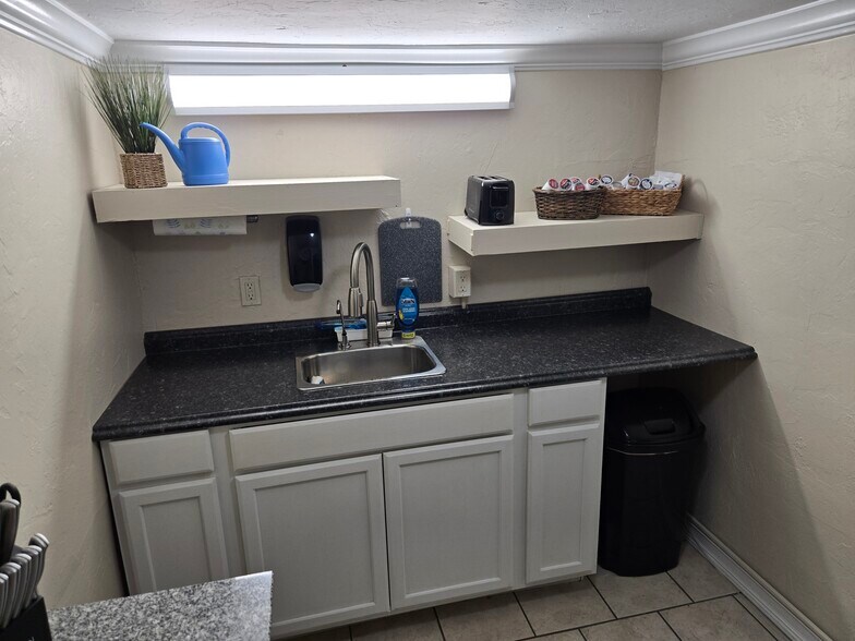 1813 N Harrison St, Shawnee, OK à louer - Photo intérieure - Image 2 de 21