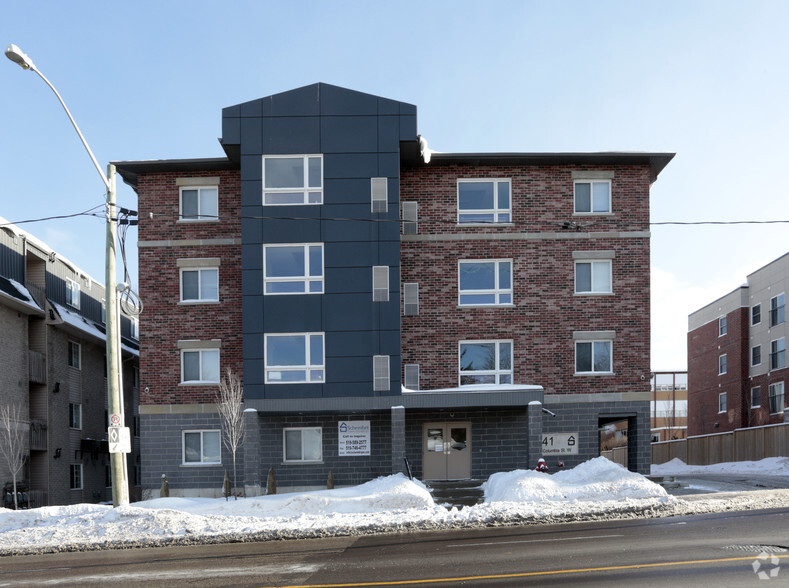 39-41 Columbia St W, Waterloo, ON à vendre - Photo du bâtiment - Image 2 de 2