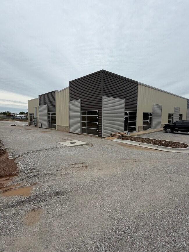 More details for 2420 S 8th St, Rogers, AR - Office, Flex for Lease