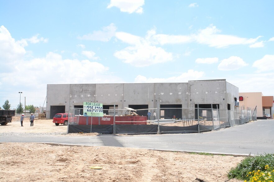 1816 N Zaragoza Rd, El Paso, TX à louer - Photo du bâtiment - Image 2 de 9