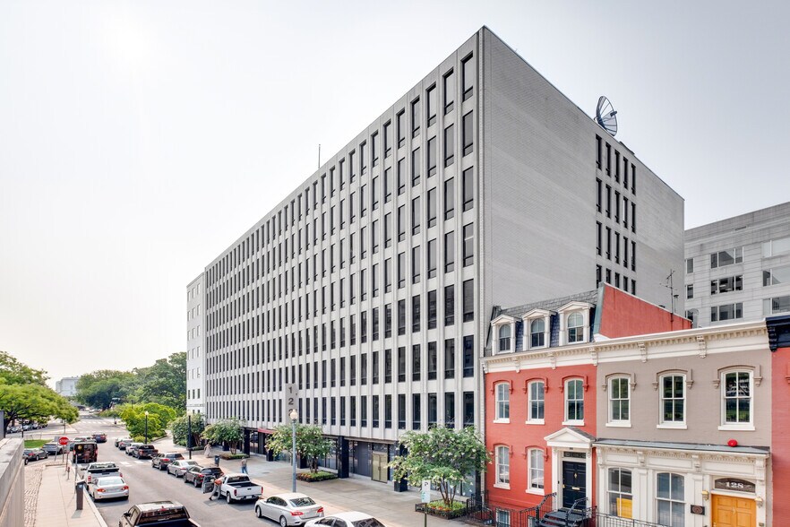 122 C St NW, Washington, DC à louer - Photo du bâtiment - Image 2 de 9