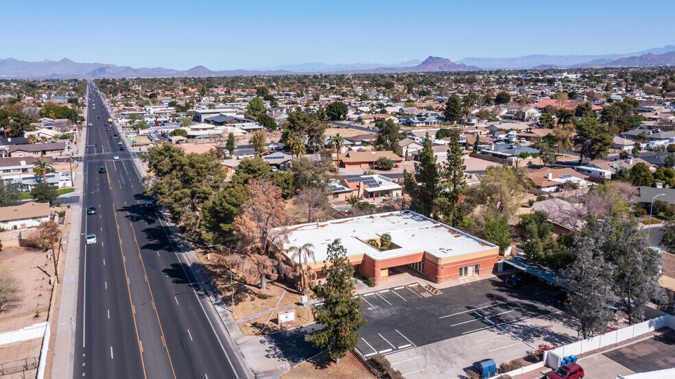 715 N Gilbert Rd, Mesa, AZ à vendre - Photo du bâtiment - Image 2 de 14