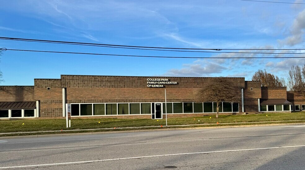 12208-12210 W 87th Street Pky, Lenexa, KS for lease - Building Photo - Image 3 of 9