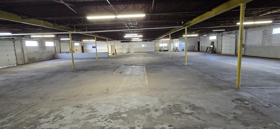 5160 Lakeshore Rd, Lexington, MI for lease - Interior Photo - Image 2 of 17