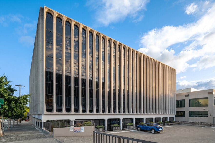 100 W Harrison St, Seattle, WA for lease - Building Photo - Image 2 of 7