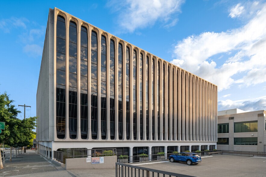 100 W Harrison St, Seattle, WA à louer - Photo du bâtiment - Image 2 de 7