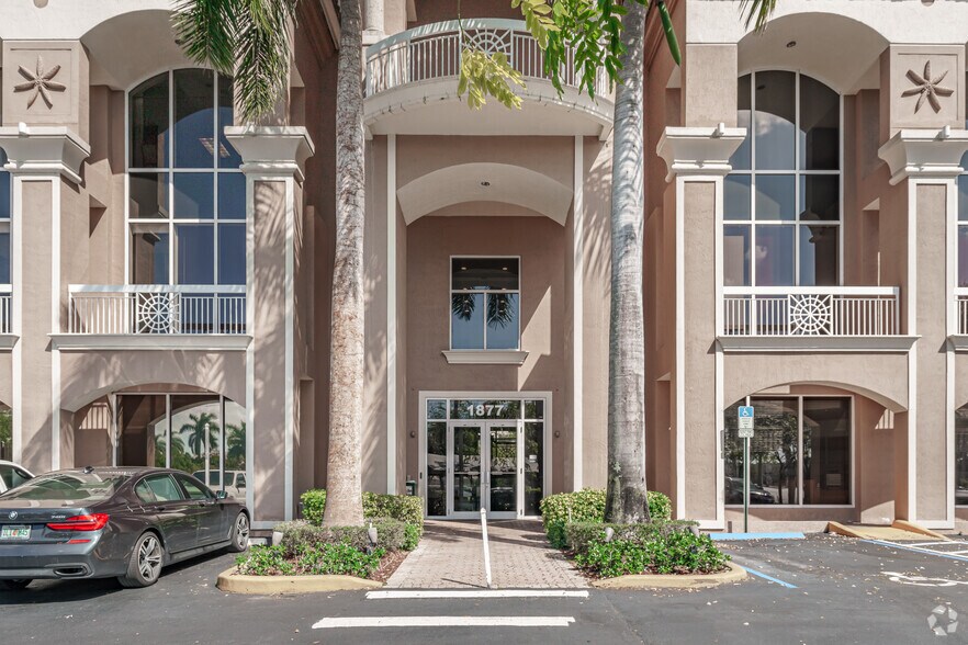 1877 S Federal Hwy, Boca Raton, FL à louer - Photo du bâtiment - Image 3 de 7