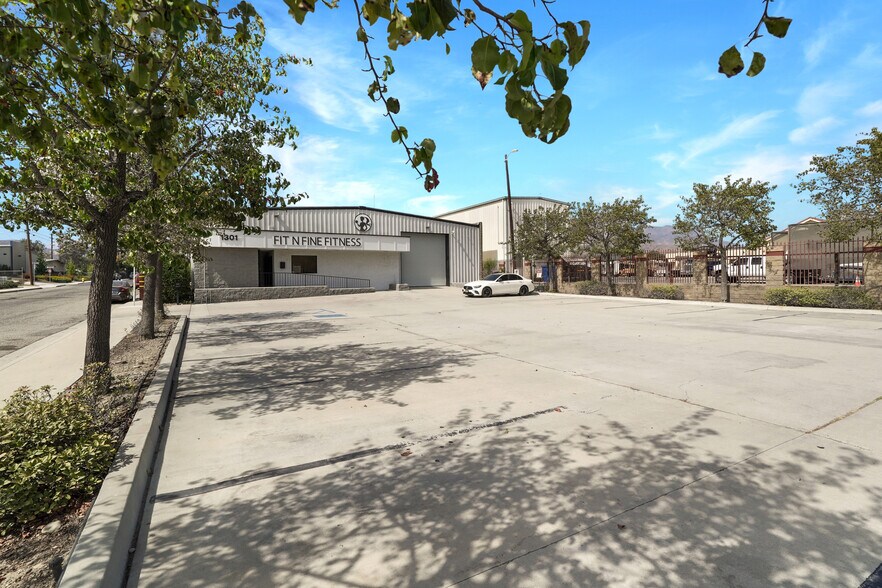1301 E Main St, Santa Paula, CA à vendre - Photo du bâtiment - Image 2 de 45