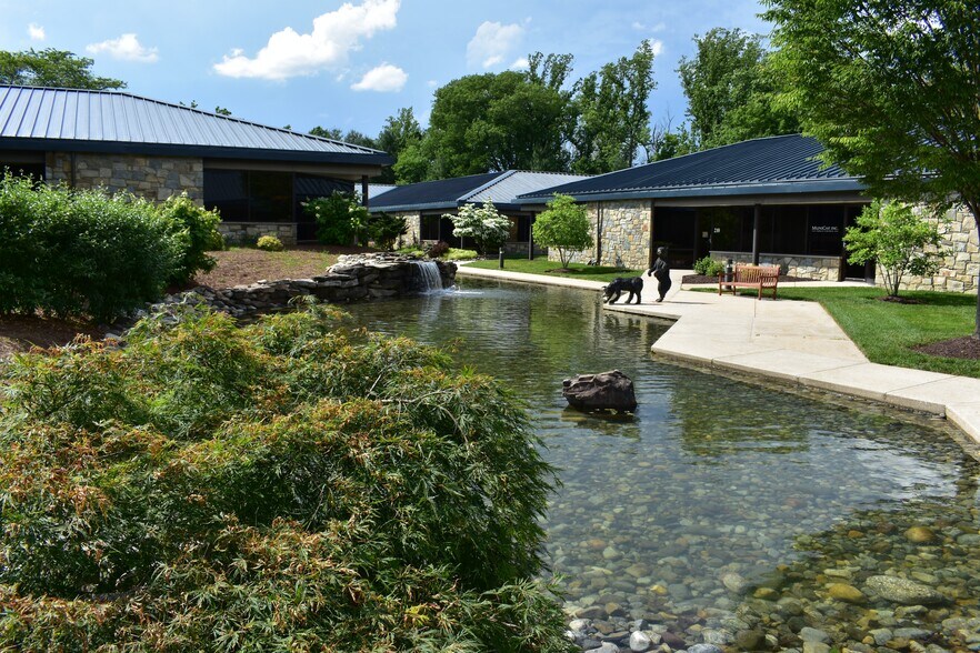 8945 Guilford Rd, Columbia, MD à louer - Photo du bâtiment - Image 3 de 6