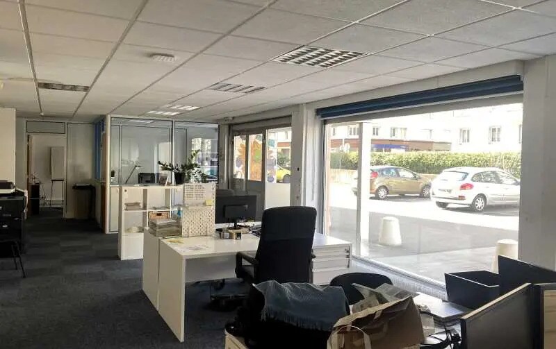 Bureau dans Lyon à louer - Photo du bâtiment - Image 3 de 10