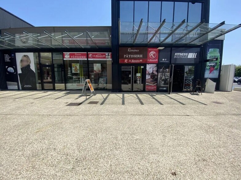 201 Rue Des Girondins, Saint-Maximin for lease - Building Photo - Image 3 of 9