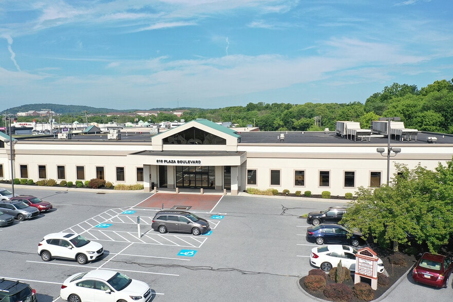 810 Plaza Blvd, Lancaster, PA for lease - Building Photo - Image 1 of 9