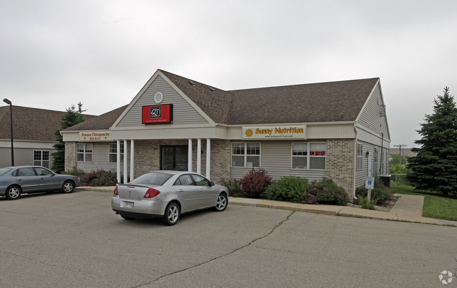 513-515 W Main St, Sun Prairie, WI for sale - Building Photo - Image 3 of 14