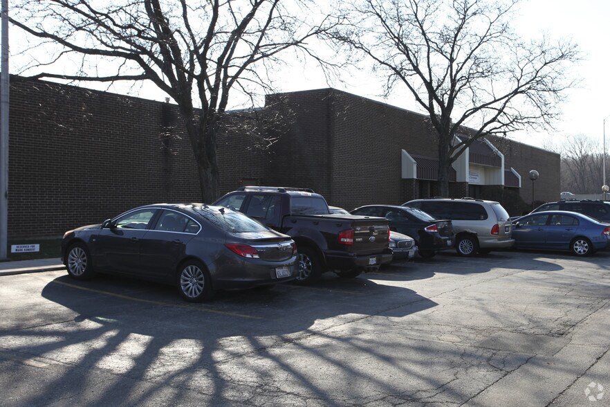 501-509 W Algonquin Rd, Arlington Heights, IL à vendre - Photo du bâtiment - Image 3 de 5
