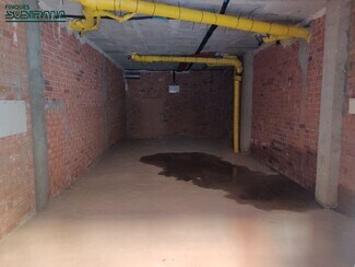 Plus de détails pour Multi-résidentiel à vendre