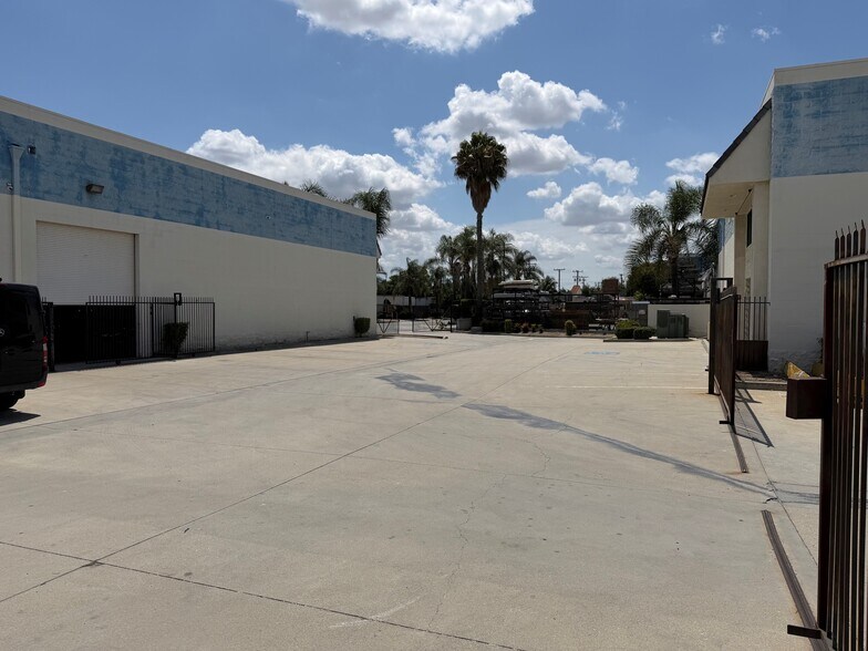 9703 El Poche St, South El Monte, CA à louer - Photo du bâtiment - Image 2 de 10