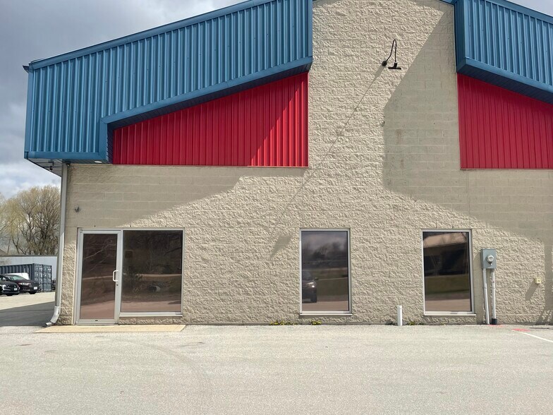 710 Industrial Rd, Shelburne, ON à louer - Photo du bâtiment - Image 1 de 4