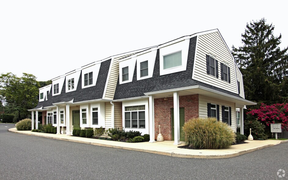 521 Newman Springs Rd, Lincroft, NJ à louer - Photo du bâtiment - Image 2 de 5