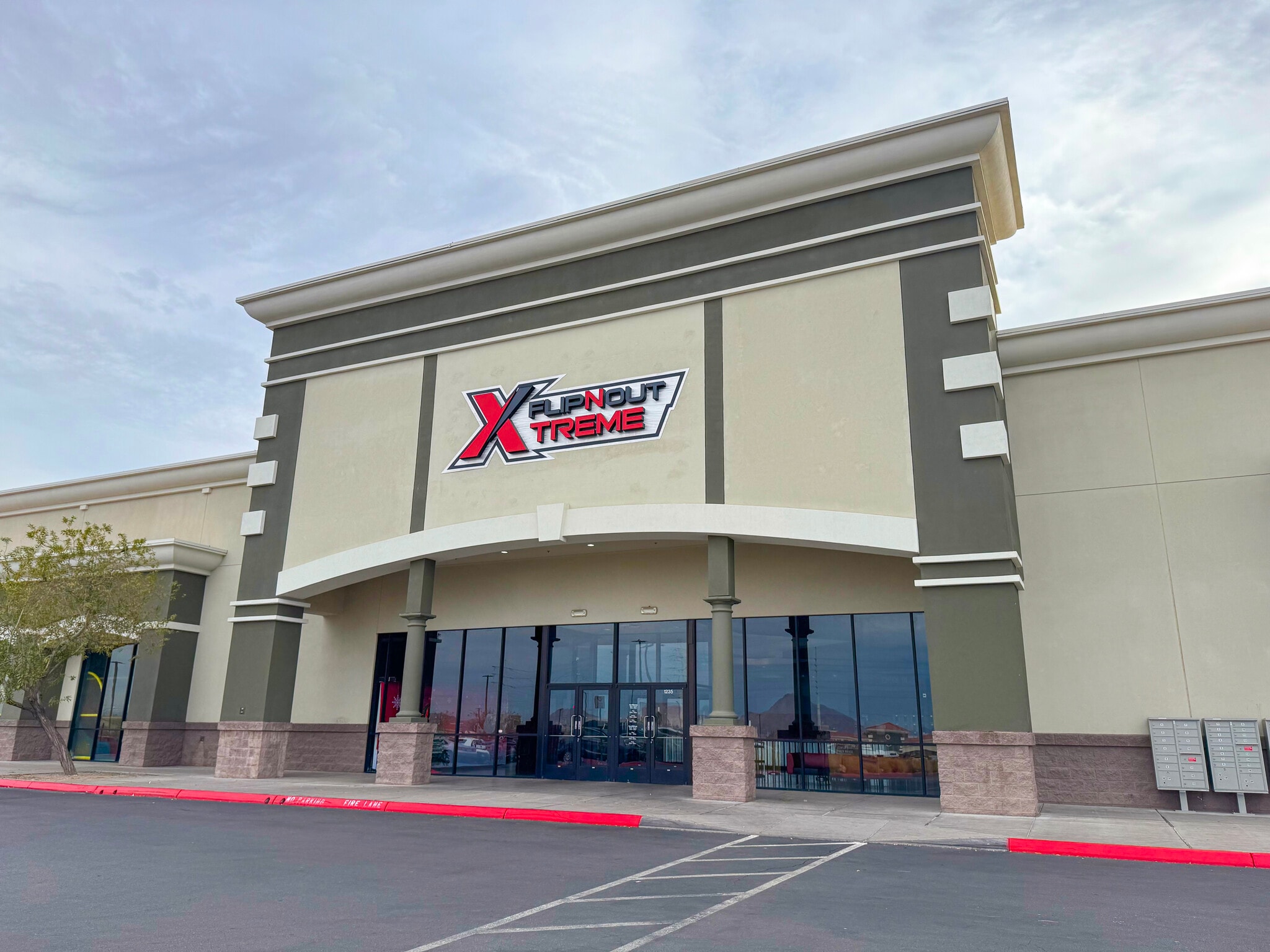 1205-1281 W Warm Springs Rd, Henderson, NV for lease Primary Photo- Image 1 of 18