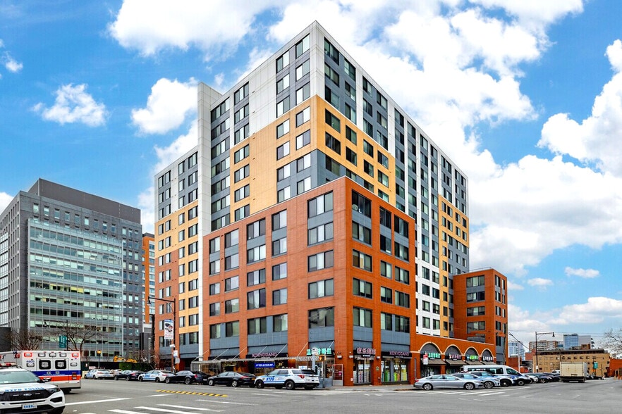 3702 Union St, Flushing, NY for lease - Building Photo - Image 1 of 9