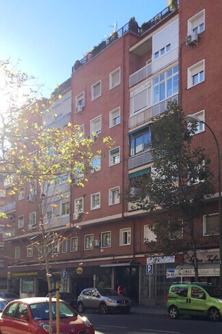 Plus de détails pour Multi-résidentiel à vendre