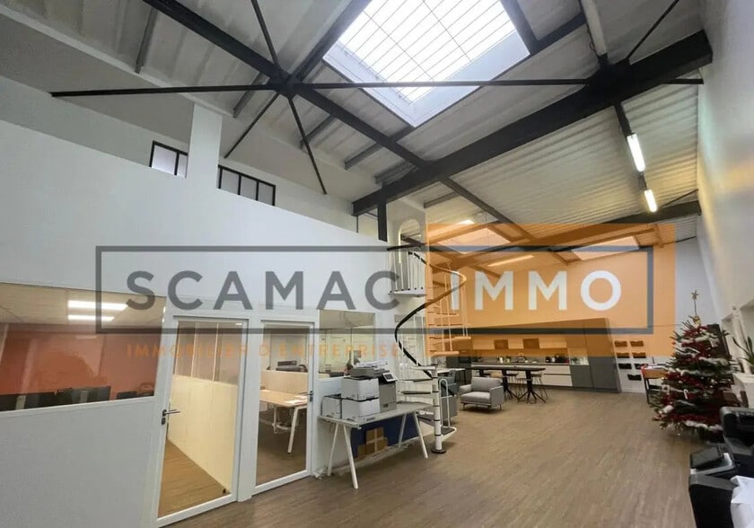 Industrial in Saint-Thibault-des-Vignes for sale - Building Photo - Image 1 of 15