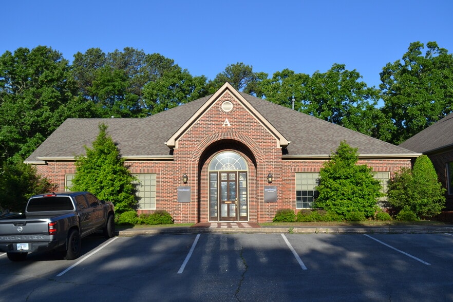 500 Pleasant Valley Dr, Little Rock, AR for lease - Primary Photo - Image 1 of 6