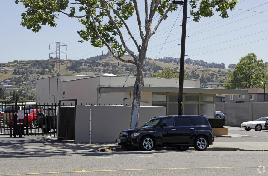 13740 E 14th St, San Leandro, CA for lease - Building Photo - Image 2 of 3