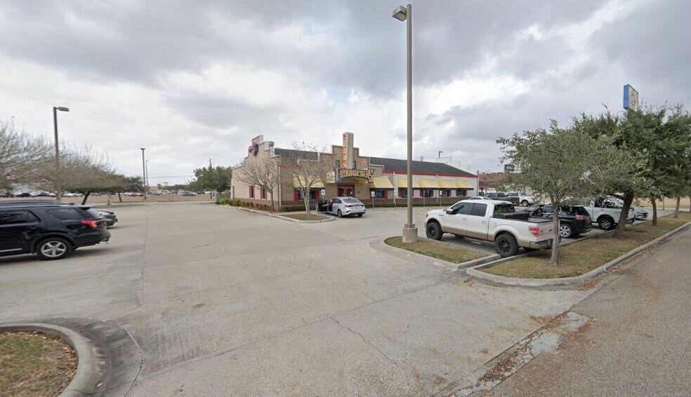 1949 S Padre Island Dr, Corpus Christi, TX à vendre - Photo du bâtiment - Image 2 de 3