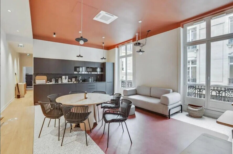 60 Rue Du Faubourg Poissonnière, Paris for lease - Interior Photo - Image 2 of 12