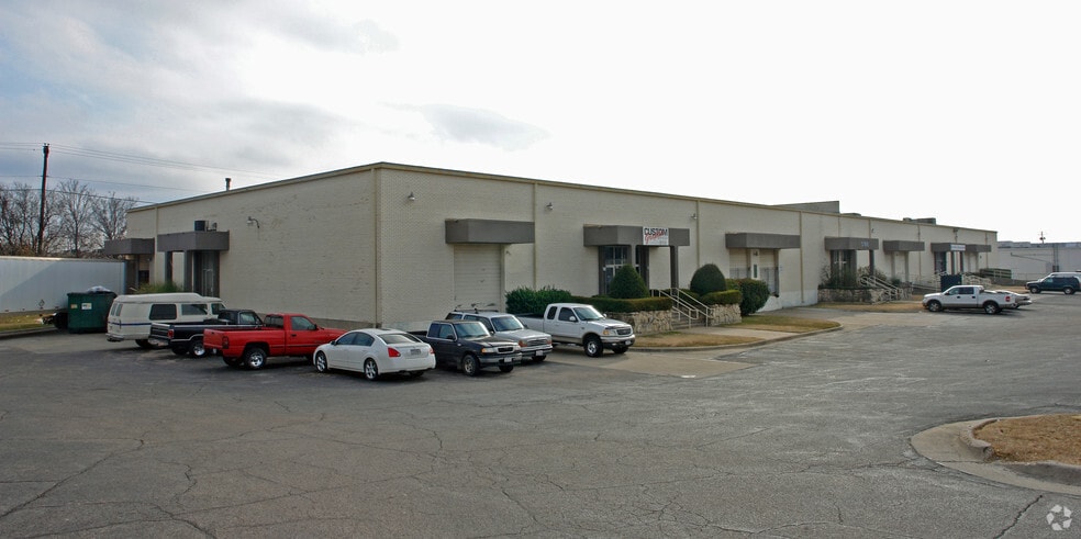 5100-5110 Rondo Dr, Fort Worth, TX à louer - Photo du bâtiment - Image 3 de 6