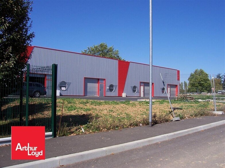 Flex in Chartres for lease - Building Photo - Image 1 of 4
