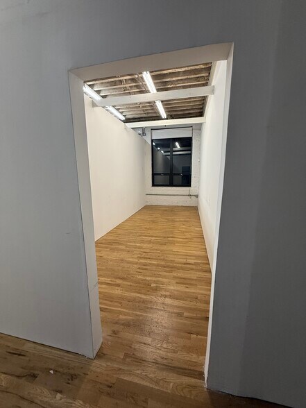 349-359 Scholes St, Brooklyn, NY à louer - Photo du bâtiment - Image 3 de 10