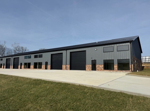 1060 D W Griffith Ln, La Grange, KY à louer - Photo du bâtiment - Image 3 de 8