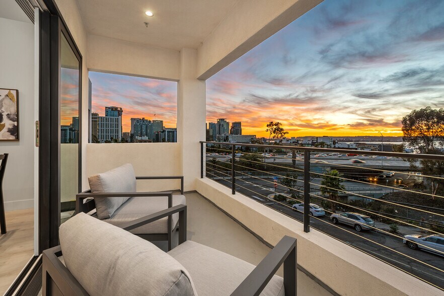 2015 Albatross St, San Diego, CA à vendre - Photo du bâtiment - Image 3 de 14