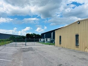 6955-6973 Hanging Moss Rd, Orlando, FL for lease Building Photo- Image 2 of 4