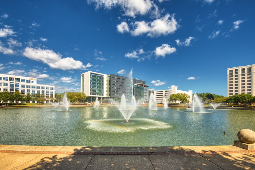 701 Town Center Dr, Newport News, VA for lease - Building Photo - Image 2 of 2