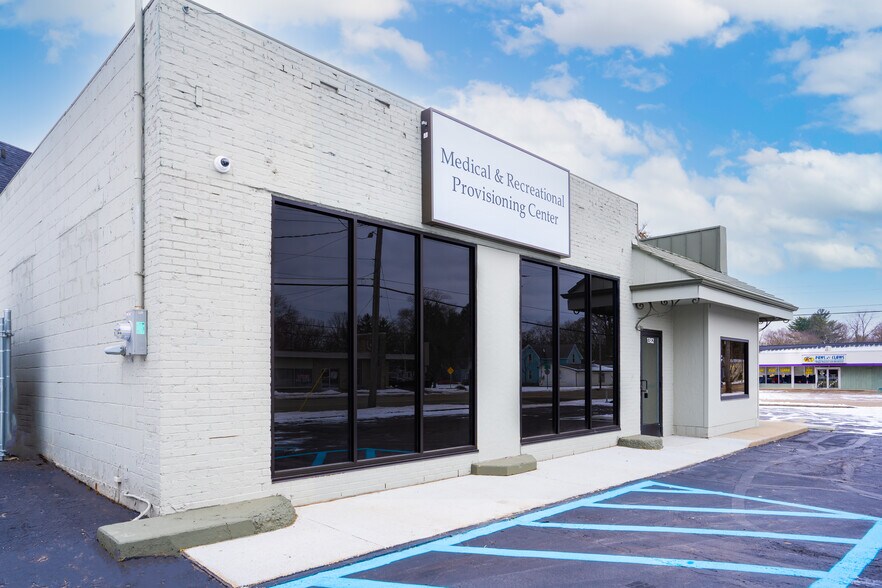 1382 Michigan Ave, Battle Creek, MI à vendre - Photo du bâtiment - Image 3 de 5