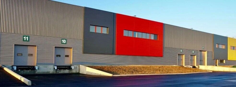 Flex in Louvres for lease - Building Photo - Image 2 of 4