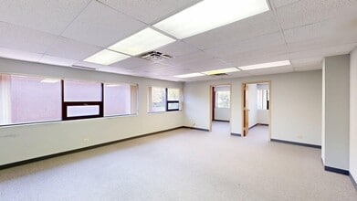 805-815 E Rand Rd, Arlington Heights, IL for lease Building Photo- Image 2 of 9