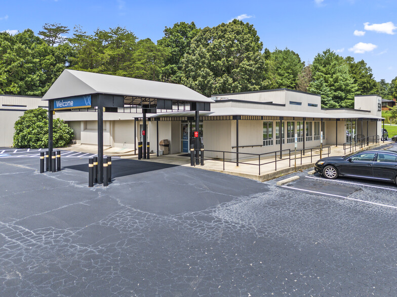 4431 Highway 220 N, Summerfield, NC for sale - Building Photo - Image 1 of 14