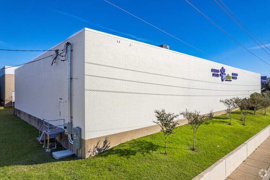 13460 Midway Rd, Farmers Branch, TX à vendre - Photo du bâtiment - Image 3 de 8